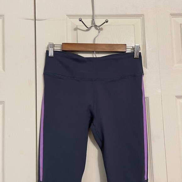 Fabletics Women's EUC Gray Edie Purple Zipper Ankle Cropped Leggings Size Small - Picture 5 of 7